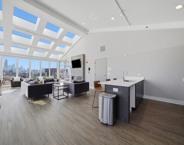 1552 N North Park Avenue - Photo Thumbnail 27