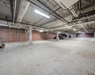 1552 N North Park Avenue - Photo Thumbnail 17