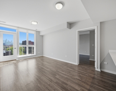 1552 N North Park Avenue - Photo Thumbnail 1