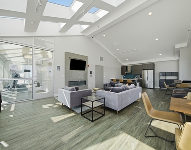 1552 N North Park Avenue - Photo Thumbnail 28