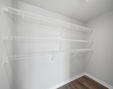 1552 N North Park Avenue - Photo Thumbnail 13