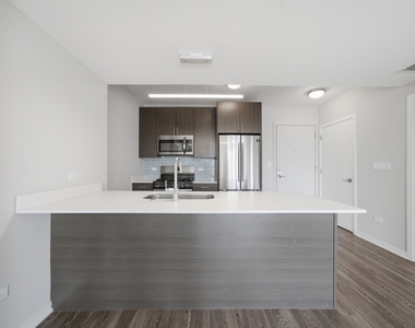 1552 N North Park Avenue - Photo Thumbnail 6