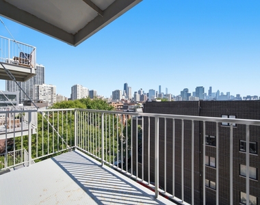 1552 N North Park Avenue - Photo Thumbnail 15
