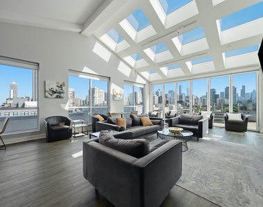 1552 N North Park Avenue - Photo Thumbnail 18