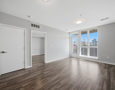 1552 N North Park Avenue - Photo Thumbnail 4