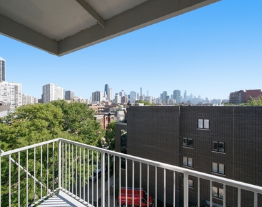 1552 N North Park Avenue - Photo Thumbnail 14