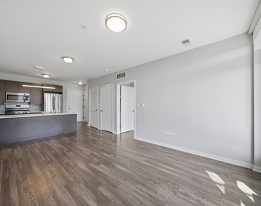 1552 N North Park Avenue - Photo Thumbnail 3