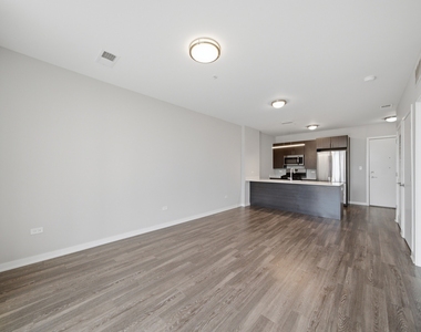 1552 N North Park Avenue - Photo Thumbnail 2