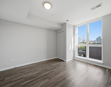 1552 N North Park Avenue - Photo Thumbnail 10