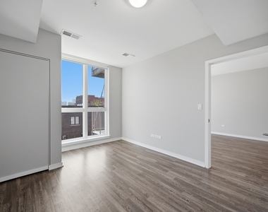 1552 N North Park Avenue - Photo Thumbnail 11