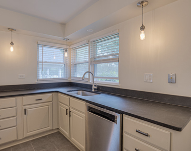 219 Spring Avenue - Photo Thumbnail 7