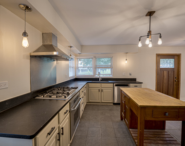 219 Spring Avenue - Photo Thumbnail 2