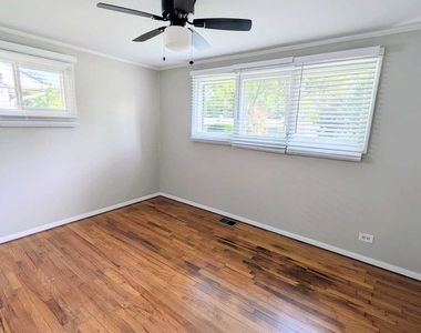 110 N Knollwood Drive - Photo Thumbnail 5