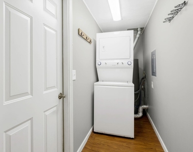 110 N Knollwood Drive - Photo Thumbnail 7