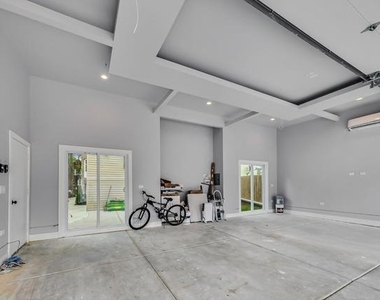 5050 N Ridgeway Avenue - Photo Thumbnail 15