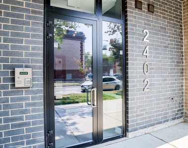 2402 W Carmen Avenue - Photo Thumbnail 17
