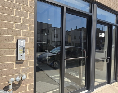 2910 S Archer Avenue - Photo Thumbnail 1