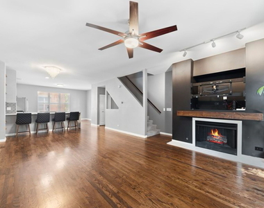712 S Western Avenue - Photo Thumbnail 2