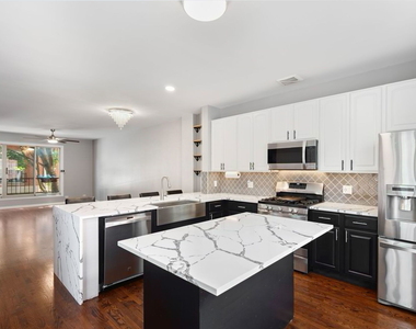 712 S Western Avenue - Photo Thumbnail 4