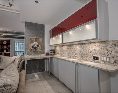 800 N Michigan Avenue - Photo Thumbnail 3