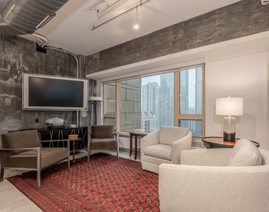 800 N Michigan Avenue - Photo Thumbnail 4