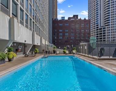 111 E Chestnut Street - Photo Thumbnail 20
