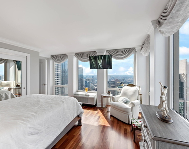 111 E Chestnut Street - Photo Thumbnail 14