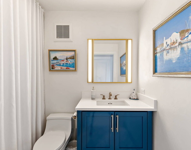 111 E Chestnut Street - Photo Thumbnail 18