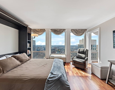 111 E Chestnut Street - Photo Thumbnail 15