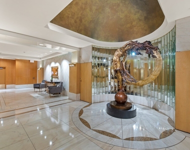 111 E Chestnut Street - Photo Thumbnail 19