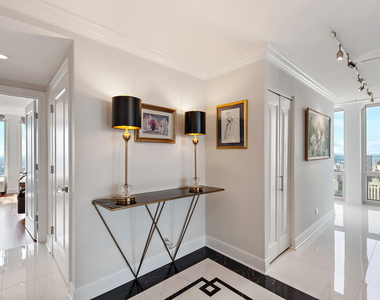 111 E Chestnut Street - Photo Thumbnail 11