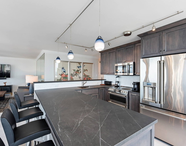 111 E Chestnut Street - Photo Thumbnail 7