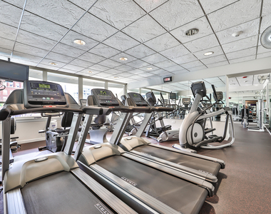 111 E Chestnut Street - Photo Thumbnail 25