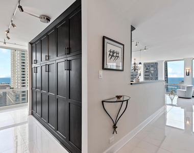111 E Chestnut Street - Photo Thumbnail 12