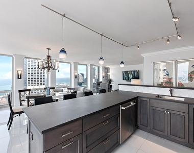 111 E Chestnut Street - Photo Thumbnail 6