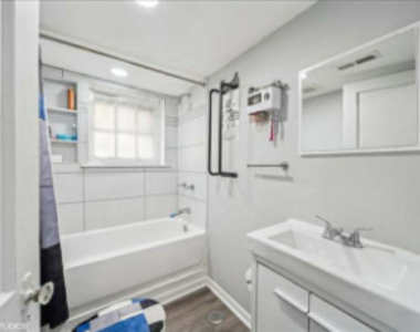 7038 S Woodlawn Avenue - Photo Thumbnail 4
