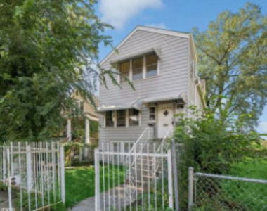 7038 S Woodlawn Avenue - Photo Thumbnail 1
