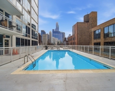 757 N Orleans Street - Photo Thumbnail 19