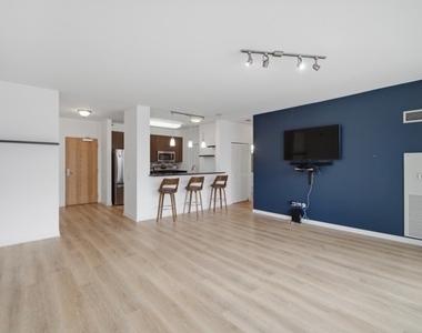 757 N Orleans Street - Photo Thumbnail 3