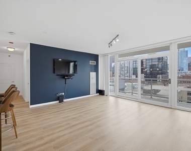757 N Orleans Street - Photo Thumbnail 2