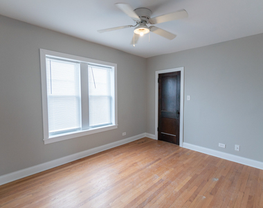 4342 N Mozart Street - Photo Thumbnail 5