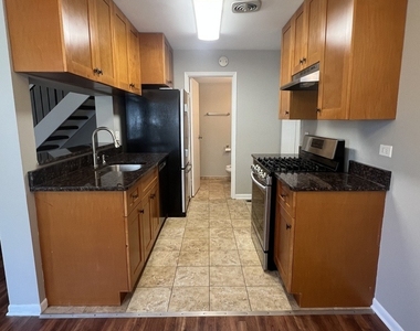 323 Meadow Court - Photo Thumbnail 10