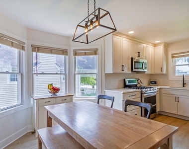 725 Stevens Street - Photo Thumbnail 5