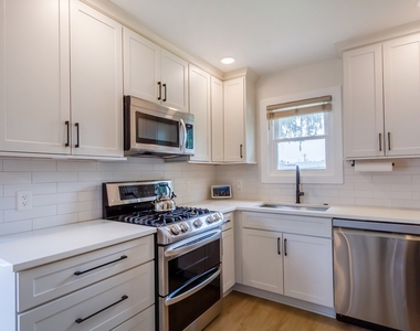 725 Stevens Street - Photo Thumbnail 6