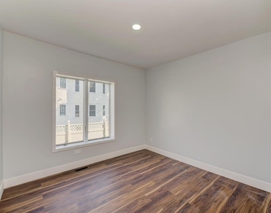 1400 N 22nd Avenue - Photo Thumbnail 17