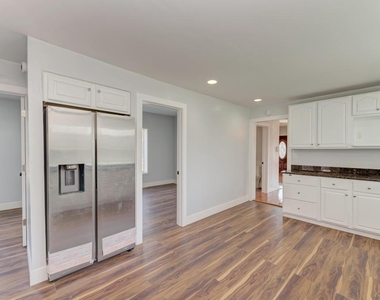 1400 N 22nd Avenue - Photo Thumbnail 16