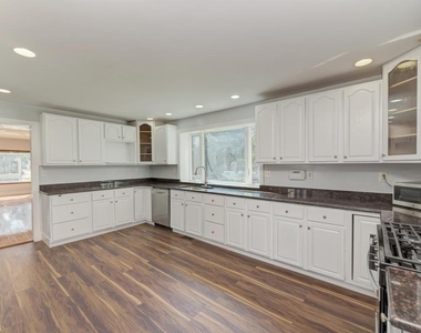 1400 N 22nd Avenue - Photo Thumbnail 15