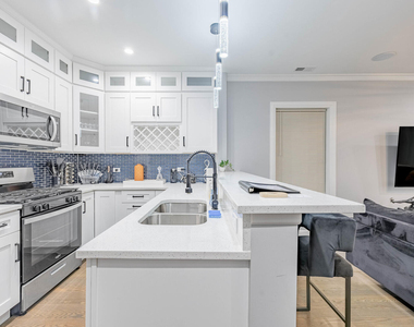 4634 S Langley Avenue - Photo Thumbnail 2
