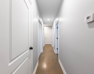 4634 S Langley Avenue - Photo Thumbnail 10