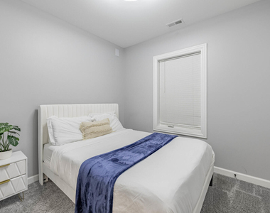 4634 S Langley Avenue - Photo Thumbnail 13